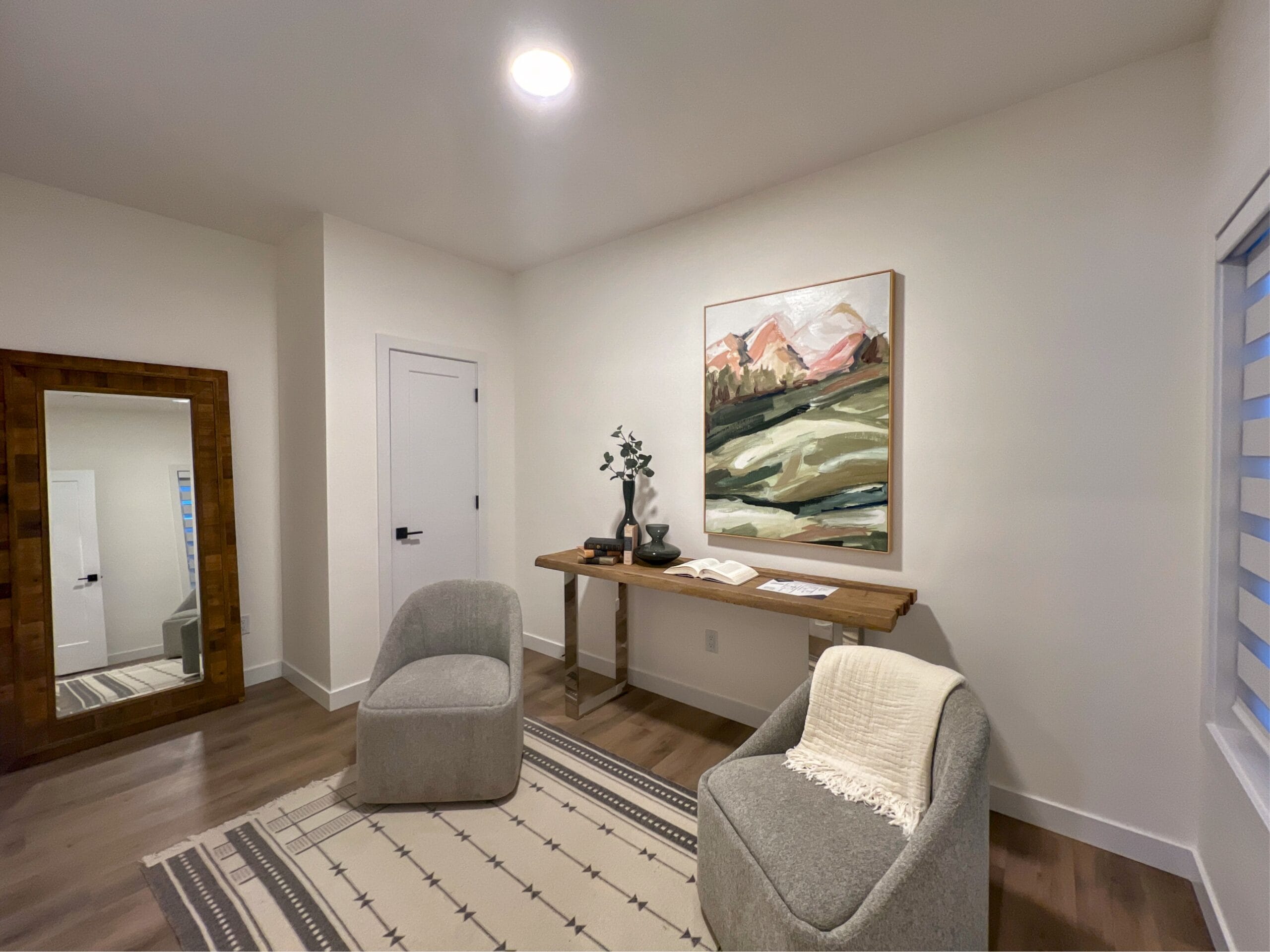 Main Floor Office:Bedroom Alquinn Homes Easton Showhome