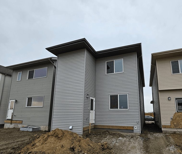 1092 McLeod – Back.jpg